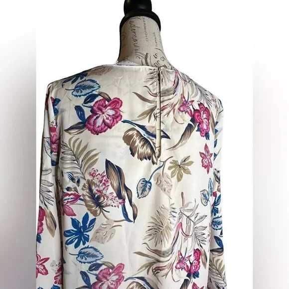 Lush size M floral long sleeves blouse.  Crisscross design in the front EUC - Picture 6 of 8